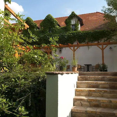 Konukevi Babiccina Zahrada & Restaurant 3*