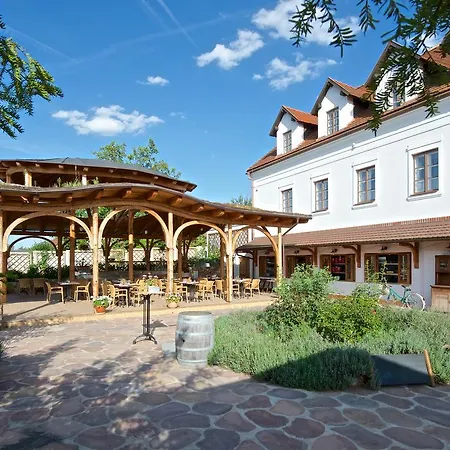 Babiccina Zahrada & Restaurant Konukevi Prŭhonice